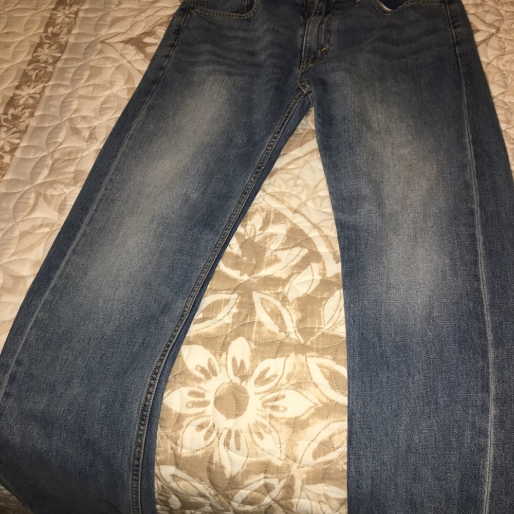 Ripped Jeans & Levi’s